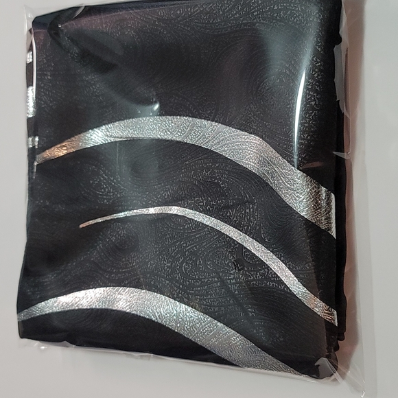 New! Two Black And Silver Decorative Throw Pillow Cases - Picture 6 of 6